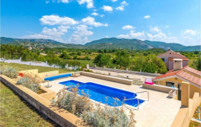 Cozy Home In Neoric With Outdoor Swimming Pool